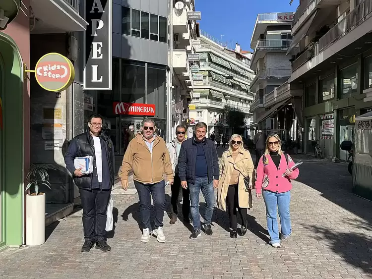 Περιοδεία του υπ. Προέδρου Κώστα Πίτσια στην κεντρική αγορά της Κατερίνης Περιοδεία του υπ. Προέδρου Κώστα Πίτσια στην κεντρική αγορά της Κατερίνης