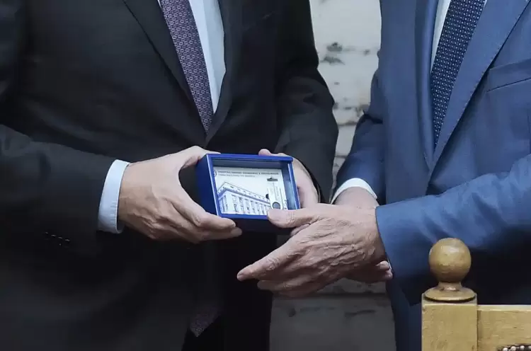 Προϋπολογισμός: Ανάπτυξη στο 2,3% το 2025 – Πτώση πληθωρισμού στο 2,1% και μείωση χρέους στο 147,5%