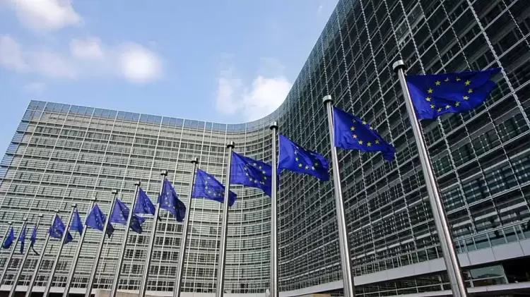 Σχέδιο δράσης στην Κομισιόν για μείωση στους λογαριασμούς ενέργειας μετά την επιστολή Μητσοτάκη  