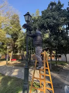 Βάζει τα γιορτινά της η Κατερίνη από άκρη σε άκρη Βάζει τα γιορτινά της η Κατερίνη από άκρη σε άκρη