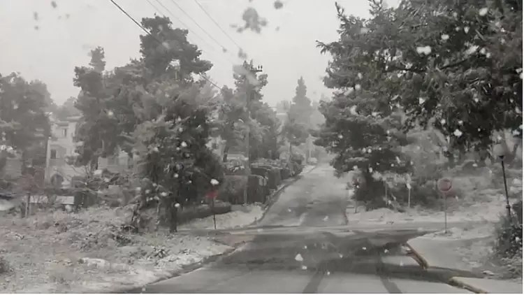 Καιρός: Σε «κλοιό» χιονιά η χώρα τις επόμενες ώρες Καιρός: Σε «κλοιό» χιονιά η χώρα τις επόμενες ώρες