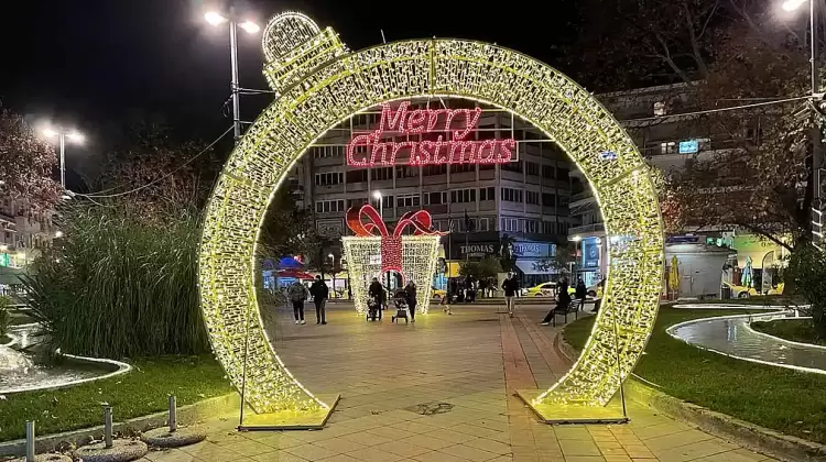 Η δημοτική αρχή απαντά στο δημοσίευμα μας “Δημοτικοί Άρχοντες, Όχι Merry Christmas” και επιφυλάσσεται να το πράξει…
