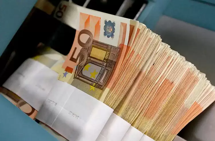 Επιδόματα – Συντάξεις: Μπαράζ πληρωμών τις επόμενες ημέρες