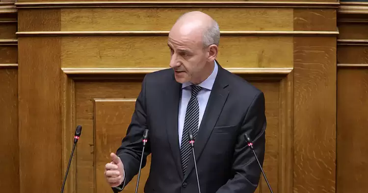 Φώντας Μπαραλιάκος στην Ολομέλεια της Βουλής: «Ψηφίζουμε 12 νέες φορολογικές ελαφρύνσεις και 12 αυξήσεις αποδοχών»