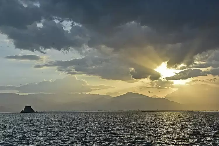 Ο καιρός για την Κατερίνη και την Πιερία σήμερα 04/12/2024: Νεφώσεις με τοπικές βροχές