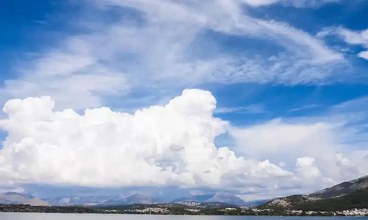 Ο καιρός για την Κατερίνη και την Πιερία σήμερα 15/12/2024: Νεφώσεις παροδικά αυξημένες με λίγες τοπικές βροχές