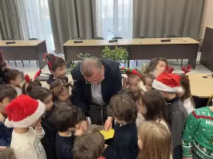 Κάλαντα στο Δημαρχείο Κατερίνης - Μελωδικές ευχές άκουσε ο Δήμαρχος Ιωάννης Ντούμος Κάλαντα στο Δημαρχείο Κατερίνης – Μελωδικές ευχές άκουσε ο Δήμαρχος Ιωάννης Ντούμος