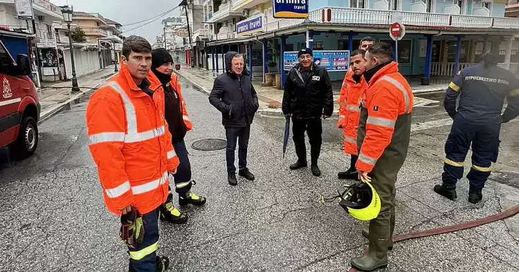 Κατερίνη: Η Ειδική Μονάδα Δασικών Επιχειρήσεων Θεσσαλονίκης συνδράμει στις επιχειρήσεις στο παραλιακό μέτωπο Κατερίνη: Η Ειδική Μονάδα Δασικών Επιχειρήσεων Θεσσαλονίκης συνδράμει στις επιχειρήσεις στο παραλιακό μέτωπο