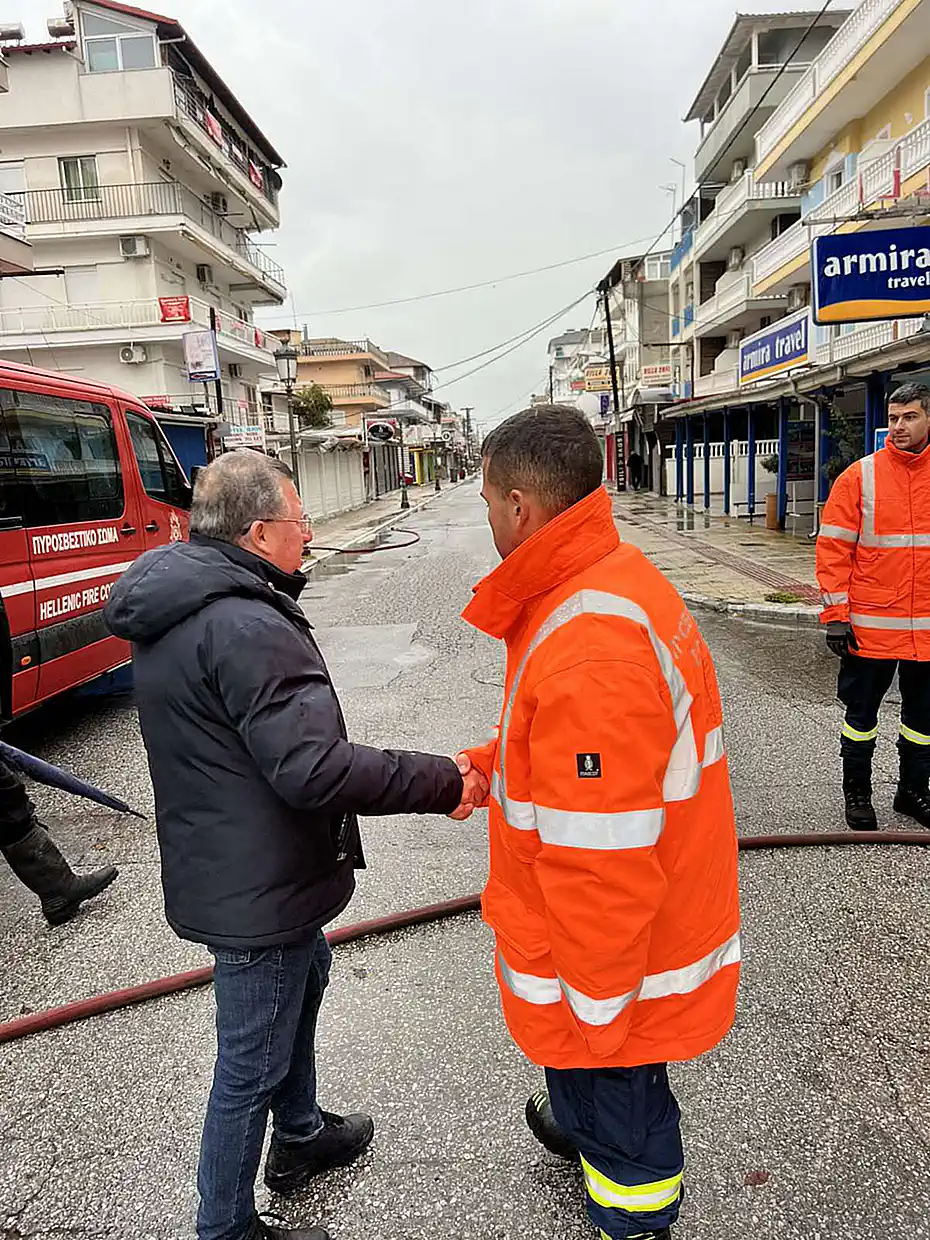 Κατερίνη: Η Ειδική Μονάδα Δασικών Επιχειρήσεων Θεσσαλονίκης συνδράμει στις επιχειρήσεις στο παραλιακό μέτωπο