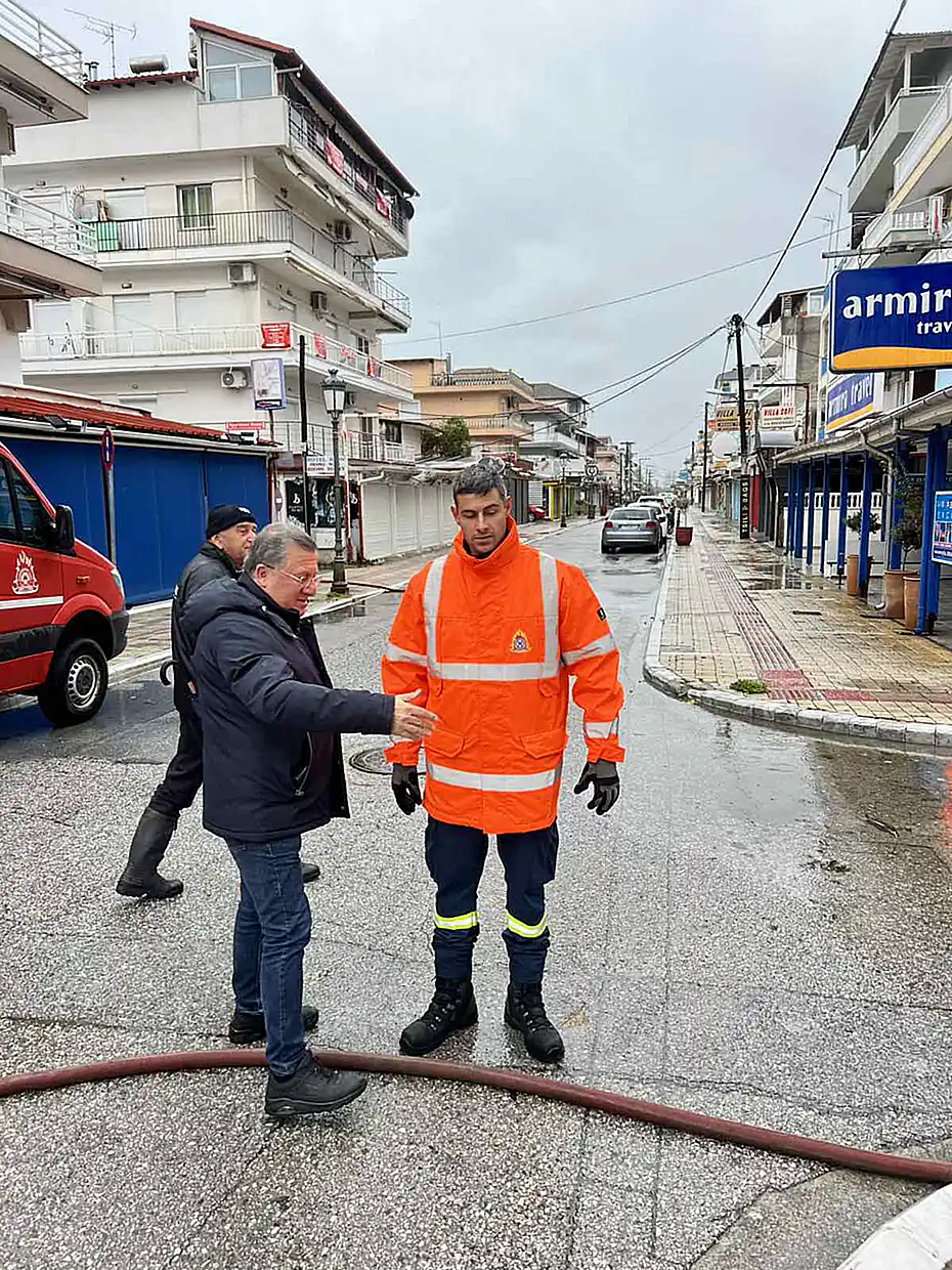 Κατερίνη: Η Ειδική Μονάδα Δασικών Επιχειρήσεων Θεσσαλονίκης συνδράμει στις επιχειρήσεις στο παραλιακό μέτωπο