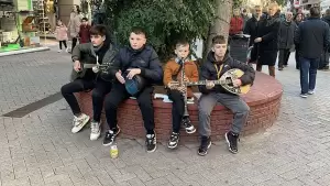 Κατερίνη: Πρωτοχρονιάτικα κάλαντα στις γωνιές της πόλης μας (εικόνες - βίντεο) Κατερίνη: Πρωτοχρονιάτικα κάλαντα στις γωνιές της πόλης μας