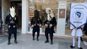 Κατερίνη: Πρωτοχρονιάτικα κάλαντα στις γωνιές της πόλης μας (εικόνες - βίντεο) Κατερίνη: Πρωτοχρονιάτικα κάλαντα στις γωνιές της πόλης μας