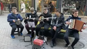 Κατερίνη: Πρωτοχρονιάτικα κάλαντα στις γωνιές της πόλης μας (εικόνες - βίντεο) Κατερίνη: Πρωτοχρονιάτικα κάλαντα στις γωνιές της πόλης μας