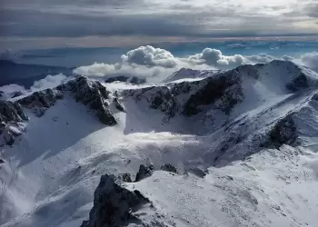 Ο καιρός για την Κατερίνη και την Πιερία σήμερα 26/12/2024: Nεφώσεις με βροχές, χιονοπτώσεις στα ορεινά