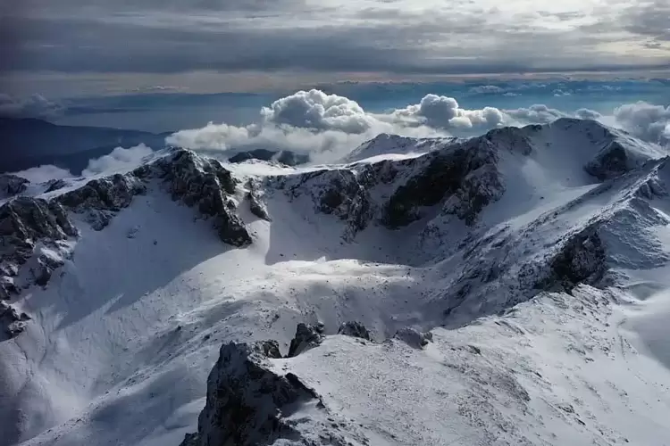 Ο καιρός για την Κατερίνη και την Πιερία σήμερα 26/12/2024: Nεφώσεις με βροχές, χιονοπτώσεις στα ορεινά
