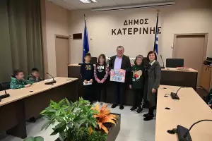 Οι μαθητές του 12ου Δημοτικού Σχολείου Κατερίνης συζητούν με τον Δήμαρχο της πόλης