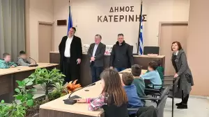 Οι μαθητές του 12ου Δημοτικού Σχολείου Κατερίνης συζητούν με τον Δήμαρχο της πόλης