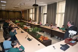 Οι μαθητές του 12ου Δημοτικού Σχολείου Κατερίνης συζητούν με τον Δήμαρχο της πόλης