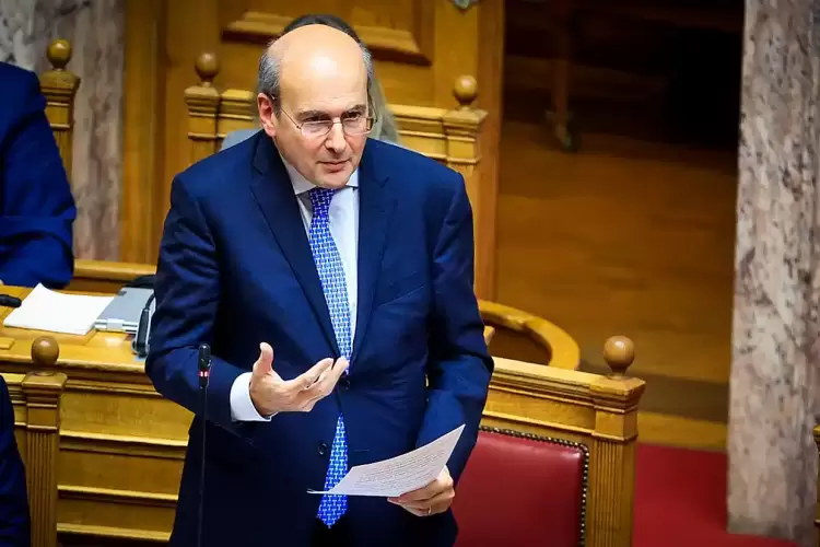 Οι μειώσεις στις τραπεζικές προμήθειες ανακοινώνονται την Κυριακή από το βήμα της Βουλής Οι μειώσεις στις τραπεζικές προμήθειες ανακοινώνονται την Κυριακή από το βήμα της Βουλής