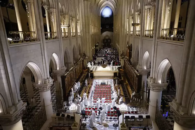 Παναγία των Παρισίων: Ιστορική τελετή για τα θυρανοίξια του καθεδρικού ναού (εικόνες) Παναγία των Παρισίων: Ιστορική τελετή για τα θυρανοίξια του καθεδρικού ναού
