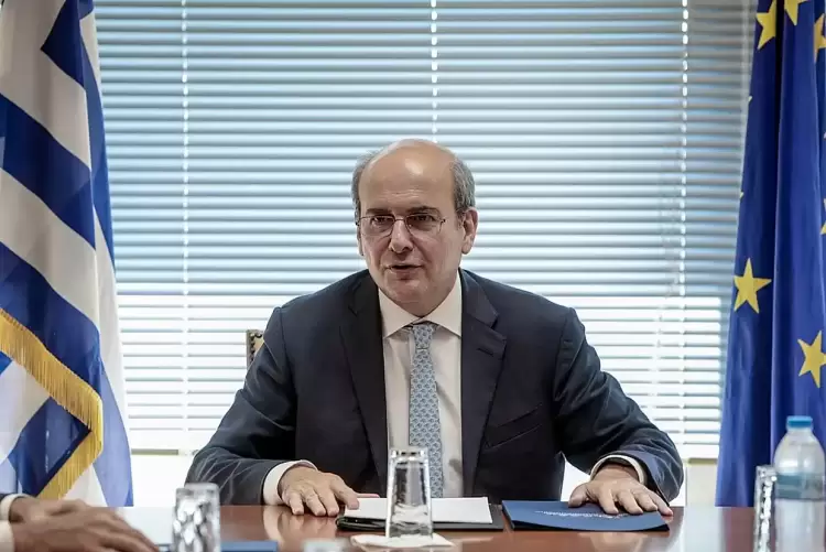 Περικοπές στις «λαϊκές» προμήθειες ετοιμάζουν οι τράπεζες Περικοπές στις «λαϊκές» προμήθειες ετοιμάζουν οι τράπεζες