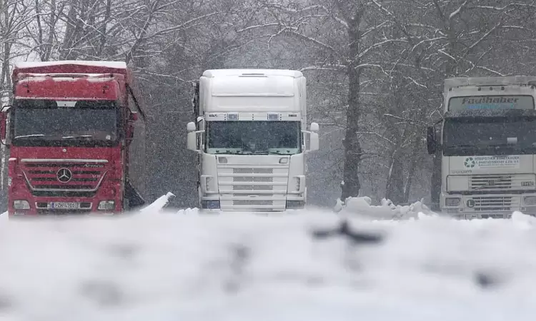 Πιερία: Σε ισχύ η απαγόρευση κυκλοφορίας φορτηγών άνω των 3,5 τόνων στην εθνική οδό Αθηνών – Θεσσαλονίκης