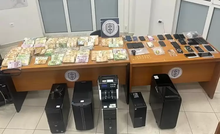 Πλούσια η λεία της σπείρας με τις πολεοδομικές άδειες