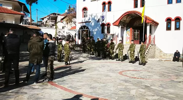 Σε κλίμα οδύνης, έγινε πάνδημη η κηδεία του 40χρονου στρατιωτικού Δημητρίου Χρυσόπουλου Σε κλίμα οδύνης, έγινε πάνδημη η κηδεία του 40χρονου στρατιωτικού Δημητρίου Χρυσόπουλου