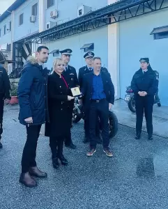 Σοφία Μαυρίδου: «Είναι χρέος μας να συνδράμουμε το δύσκολο έργο της Διεύθυνσης Αστυνομίας Πιερίας» Σοφία Μαυρίδου: «Είναι χρέος μας να συνδράμουμε το δύσκολο έργο της Διεύθυνσης Αστυνομίας Πιερίας»