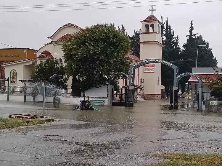 Β΄ Κοιμητήριο Κατερίνης: Γιατί πλημμυρίζουν τα κοιμητήρια του Αγίου Λαζάρου; Β΄ Κοιμητήριο Κατερίνης: Γιατί πλημμυρίζουν τα κοιμητήρια του Αγίου Λαζάρου;