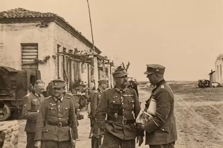 [Επιγραφή vs: «…Katerini. 5 geb Div. Gen Ringel. General Ringel»].