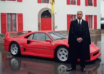 Formula 1 – Χάμιλτον: “Θα δώσω όλα όσα έχω στη Ferrari, είμαι ευγνώμων που είμαι μέλος της οικογένειάς της”