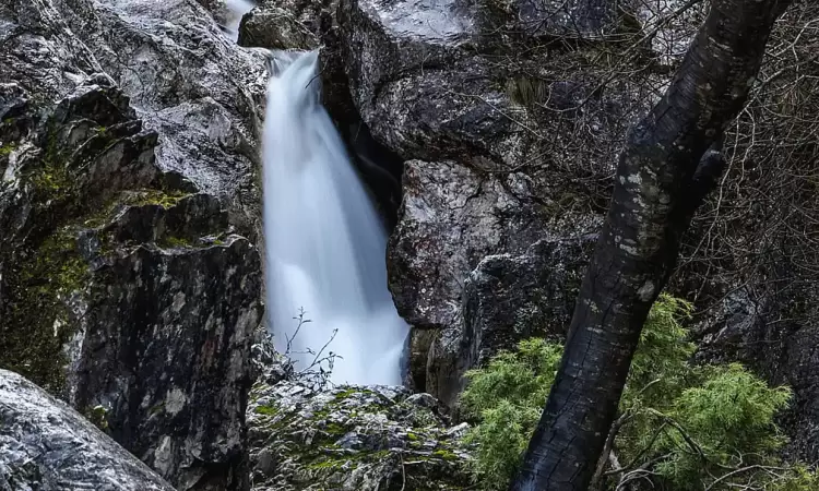 Άνω Σκοτίνα: Το πέτρινο χωριό με θέα τον Όλυμπο και το Αιγαίο Άνω Σκοτίνα: Το πέτρινο χωριό με θέα τον Όλυμπο και το Αιγαίο
