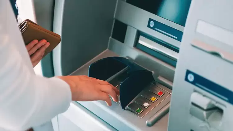 Από Δευτέρα η μείωση των προμηθειών στις τράπεζες, «φρένο» και στις αυξήσεις των ασφαλίστρων Από Δευτέρα η μείωση των προμηθειών στις τράπεζες, «φρένο» και στις αυξήσεις των ασφαλίστρων