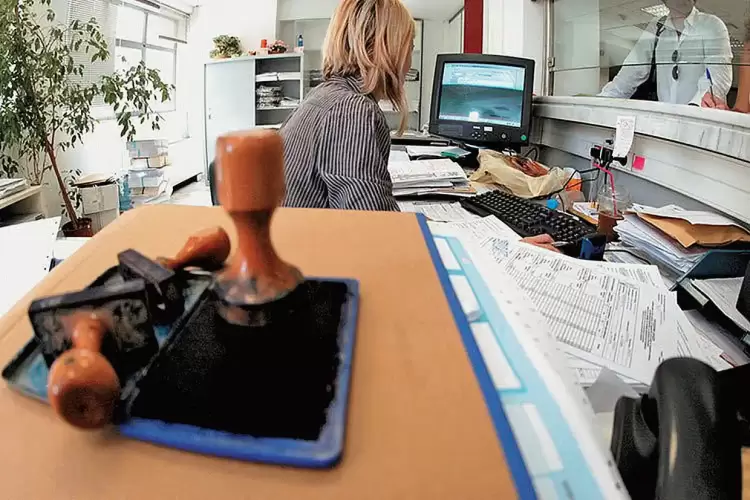 Ελληνικό δημόσιο: Τα 20 υπουργεία που ελέγχουν 823 φορείς, τα νομικά πρόσωπα και η εκκλησία