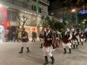 Ενθουσίασαν για μια ακόμη χρονιά οι Μωμόγεροι της Ποντιακής Θεατρικής Σκηνής Πιερίας