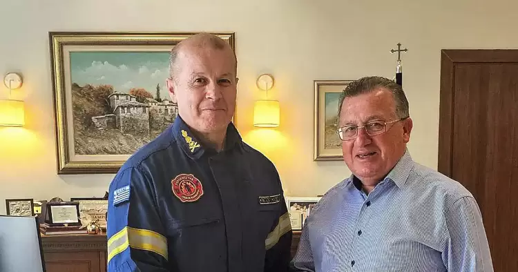 Εθιμοτυπική επίσκεψη στο Γ. Ντούμο από το Διοικητή Πυροσβεστικών Υπηρεσιών Ν. Πιερίας Εθιμοτυπική επίσκεψη στο Γ. Ντούμο από το Διοικητή Πυροσβεστικών Υπηρεσιών Ν. Πιερίας