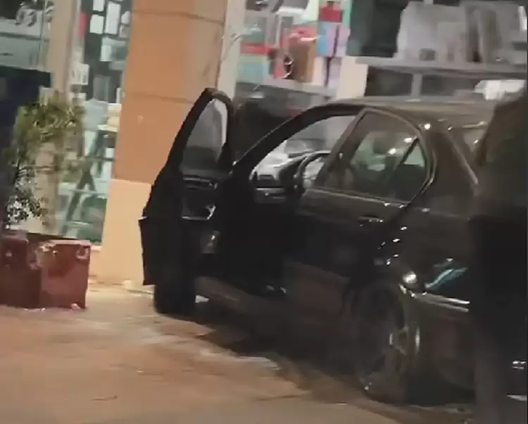 Κατερίνη: Μεθυσμένος οδηγός έπεσε σε τζαμαρία καταστήματος (βίντεο)