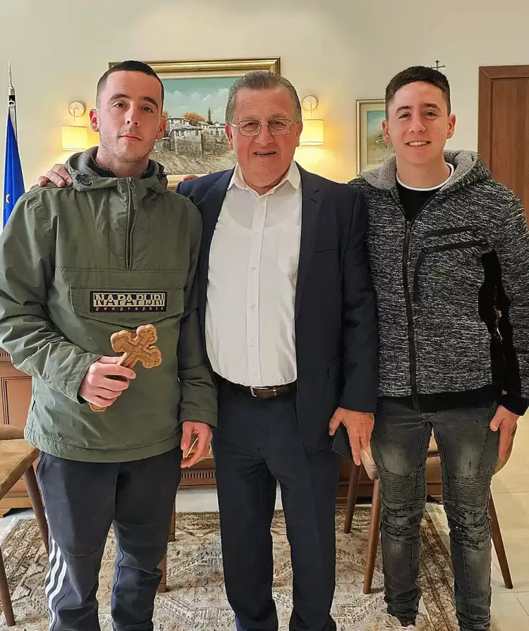 Κατερίνη: Στο Δημαρχείο ο 23χρονος που έπιασε τον Σταυρό στην Ολυμπιακή Ακτή