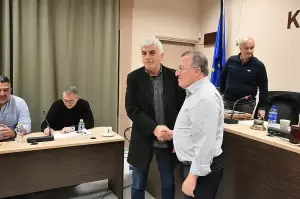 Κοπή πρωτοχρονιάτικης πίτας στο δημοτικό συμβούλιο Κατερίνης Κοπή πρωτοχρονιάτικης πίτας στο δημοτικό συμβούλιο Κατερίνης