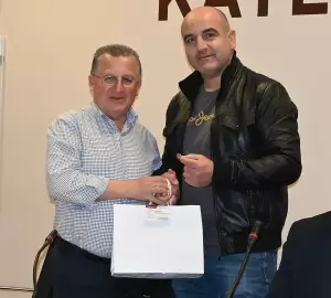 Κοπή πρωτοχρονιάτικης πίτας στο δημοτικό συμβούλιο Κατερίνης Κοπή πρωτοχρονιάτικης πίτας στο δημοτικό συμβούλιο Κατερίνης