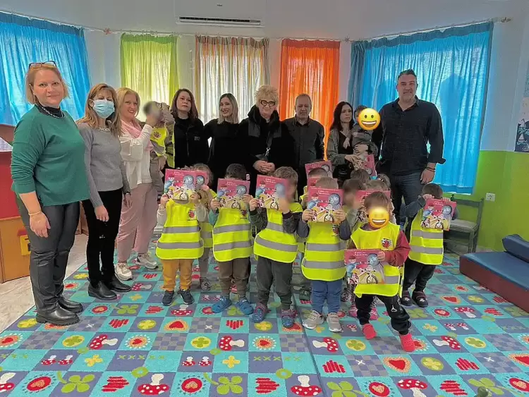 Η κυκλοφοριακή αγωγή στο Δημοτικό Σχολείο & στον Παιδικό Σταθμό Περίστασης Η κυκλοφοριακή αγωγή στο Δημοτικό Σχολείο & στον Παιδικό Σταθμό Περίστασης