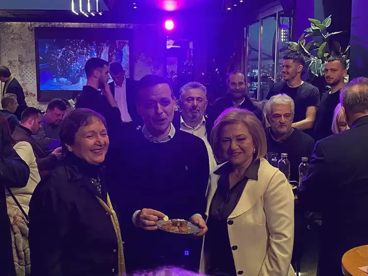 Με φλουρί επέστρεψε στην Αθήνα ο Χάρης Δούκας από την Κατερίνη