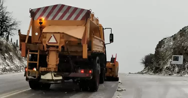 Οι παρεμβάσεις αποχιονισμού για την αντιμετώπιση των χιονοπτώσεων  στην Πιερία
