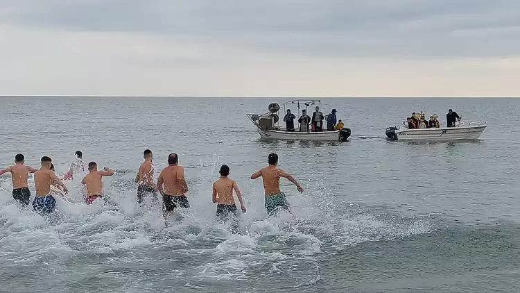 Θεοφάνεια - Παραλία Κορινού: με λαμπρότητα τελέστηκε ο Καθαγιασμός των υδάτων Παραλία Κορινού: με λαμπρότητα τελέστηκε ο Καθαγιασμός των υδάτων