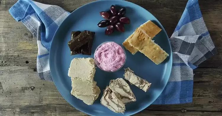 Πότε πέφτουν Τσικνοπέμπτη και Καθαρά Δευτέρα – Οι αργίες του 2025