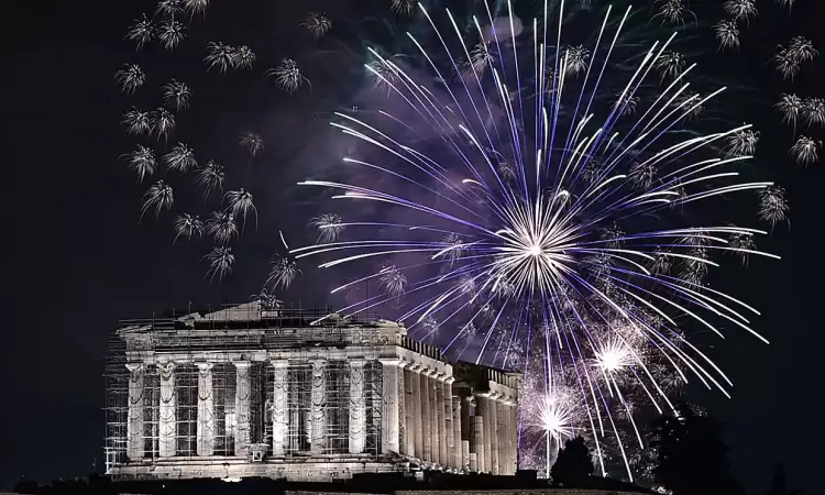 Πρωτοχρονιά 2025: Ο πλανήτης υποδέχθηκε το νέο έτος με ελπίδες για ειρήνη και προσδοκίες για ένα καλύτερο μέλλον