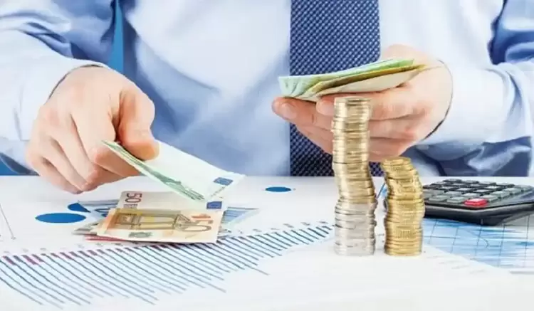 Σε εφαρμογή 18 μειώσεις φόρων και βαρών και 7 μέτρα στήριξης των εισοδημάτων το 2025