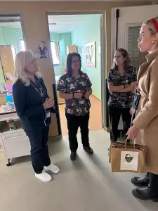 Ο Σύλλογος «Ασπίδα για το Παιδί» δίνει δώρα και αγάπη και στα άρρωστα παιδιά Ο “Σύλλογος Ασπίδα για το Παιδί” δίνει δώρα και αγάπη και στα άρρωστα παιδιά