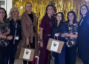 Ο “Σύλλογος Ασπίδα για το Παιδί” δίνει  δώρα  και αγάπη και  στα  άρρωστα  παιδιά